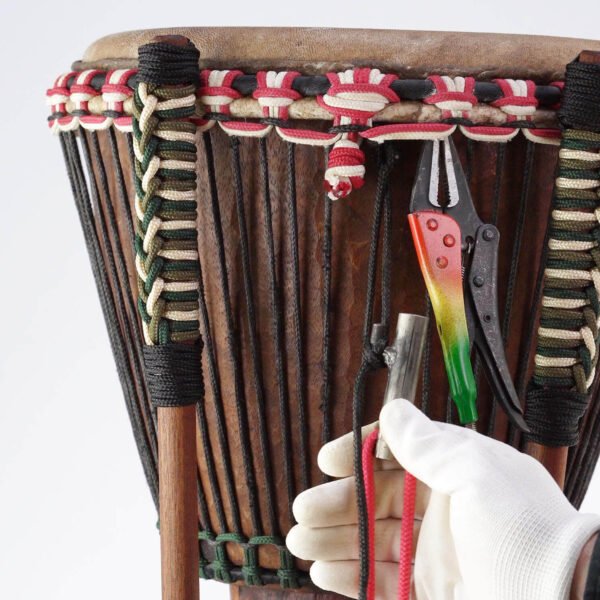 t-bar-cleat-in-use-djembe-pulling-table
